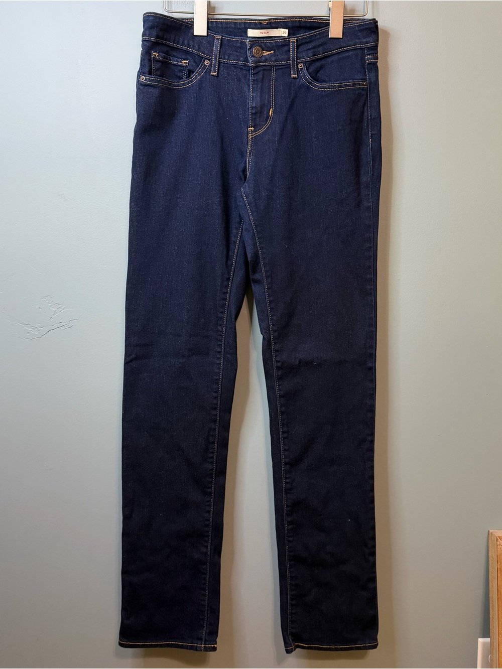 Levi’s 712 Slim Jeans Dark Wash Cast Waters. EUC. Women’s 29 (actual 30X33)